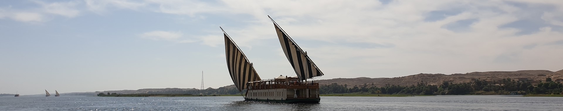 Dahabeya Queen Farida sailing
